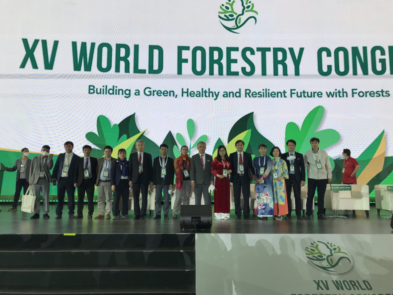 Đoàn đại biểu Việt Nam tham dự hội nghị